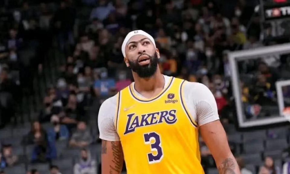 浓眉哥连续十五场比赛得分超过败北，加拿大队不断突破！