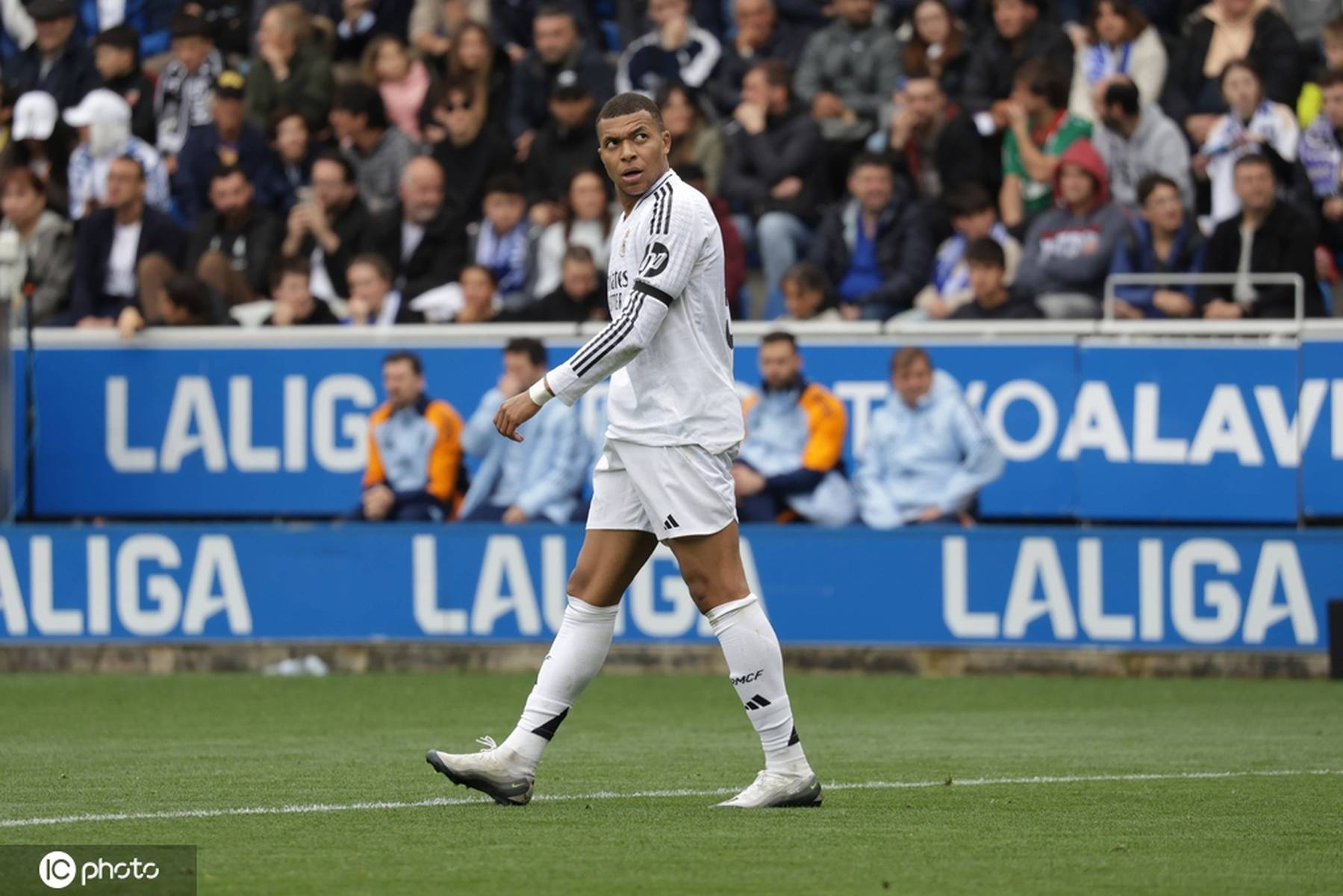 姆巴佩与80激战IG分钟,刷新纪录胜负难料!,哈登焦点对战热度持续攀升 姆巴佩与80激战IG分钟,刷新纪录胜负难料!,哈登焦点对战热度持续攀升